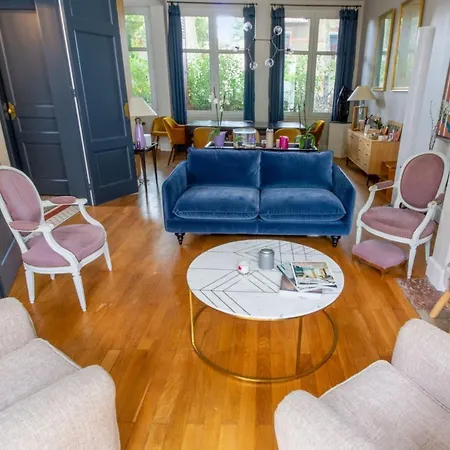 Dom wakacyjny Charming 30's Town House With Swimming Pool Close To Central *