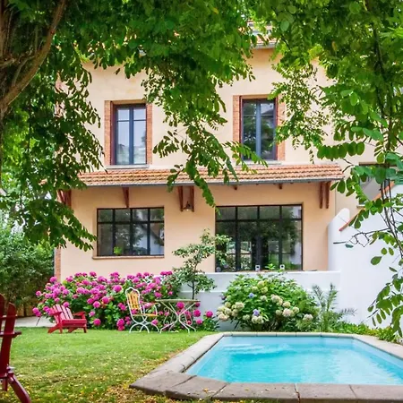 Casa vacanze Charming 30's Town House With Swimming Pool Close To Central