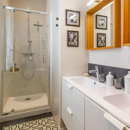 Charming 30's Town House With Swimming Pool Close To Central Casa de Férias